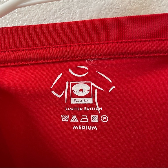 Fly emirates airline shirt red limited edition Orlando medium - Picture 5 of 6